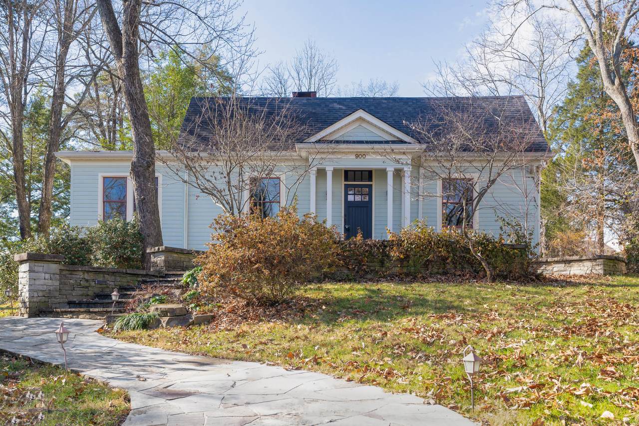 900 Avon Place - Photo 1