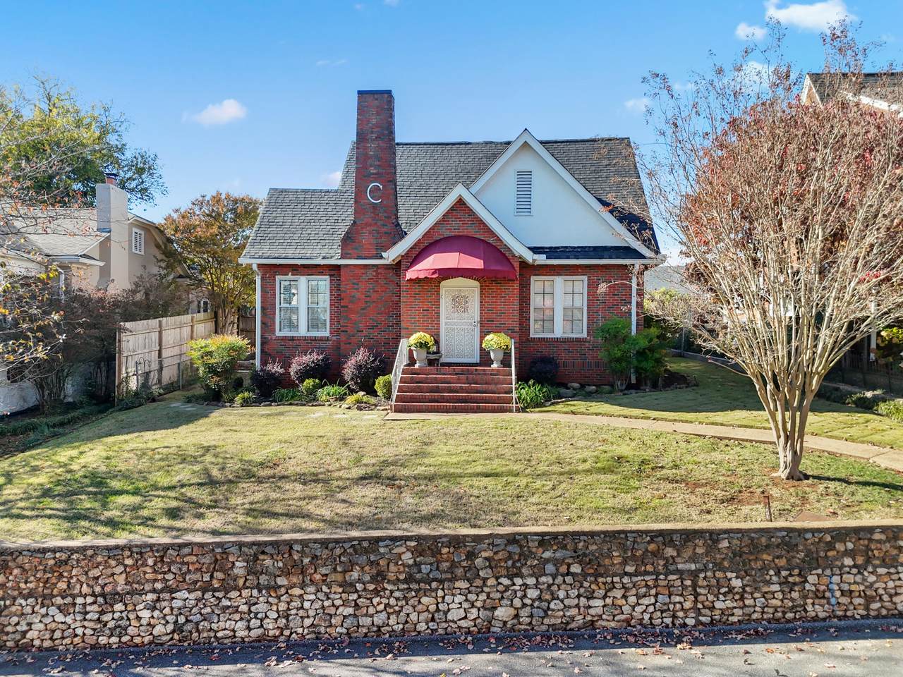 643 Crest Road - Photo 1