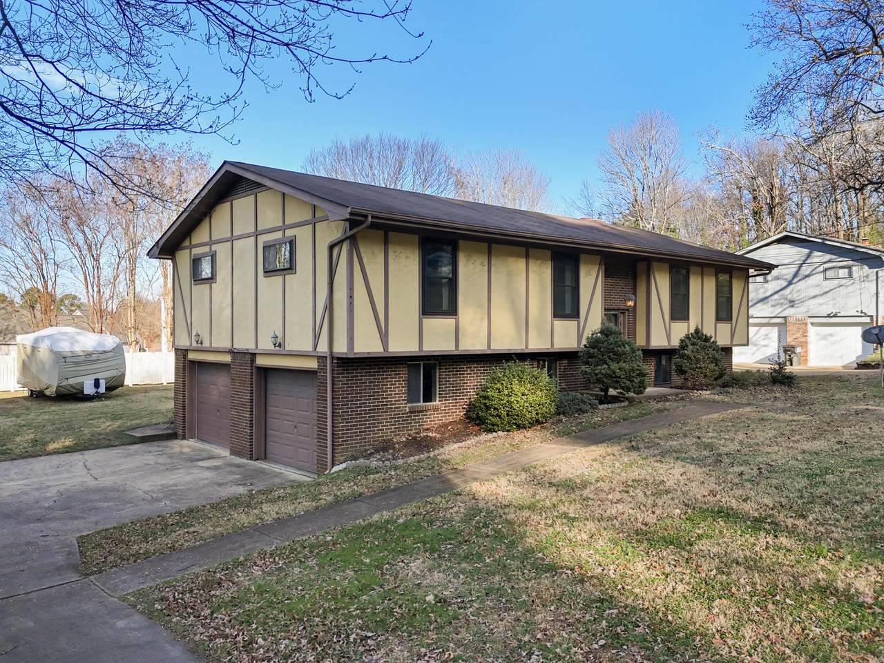 909 Chestnut Wood Lane - Photo 1