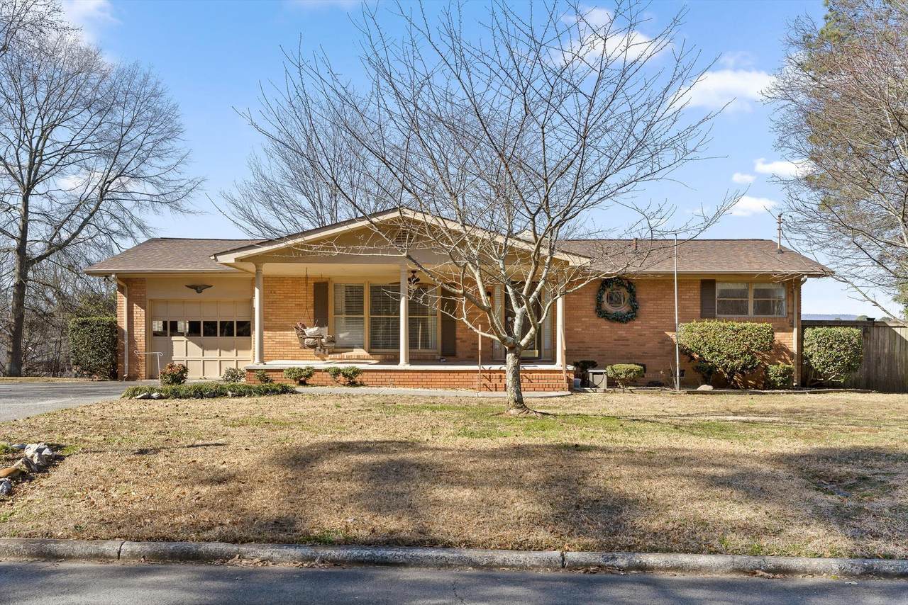 306 Robinwood Drive - Photo 1