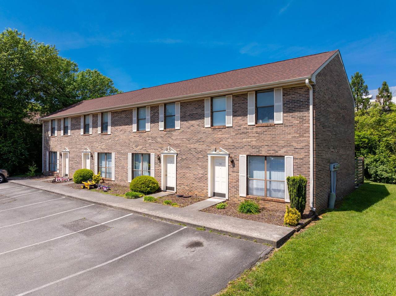 900 Stratford Circle - Photo 1