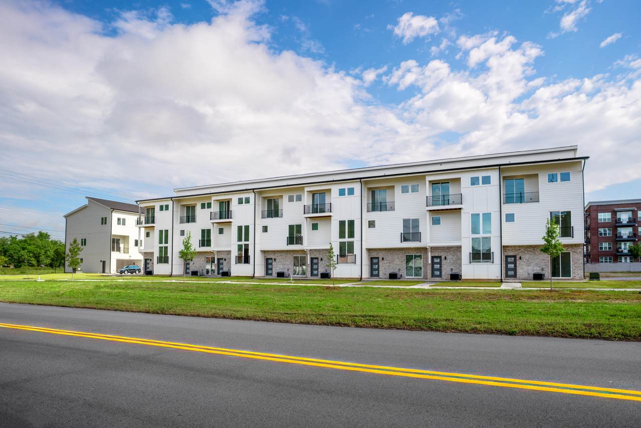 3311+ Aberdeen Row - Photo 1