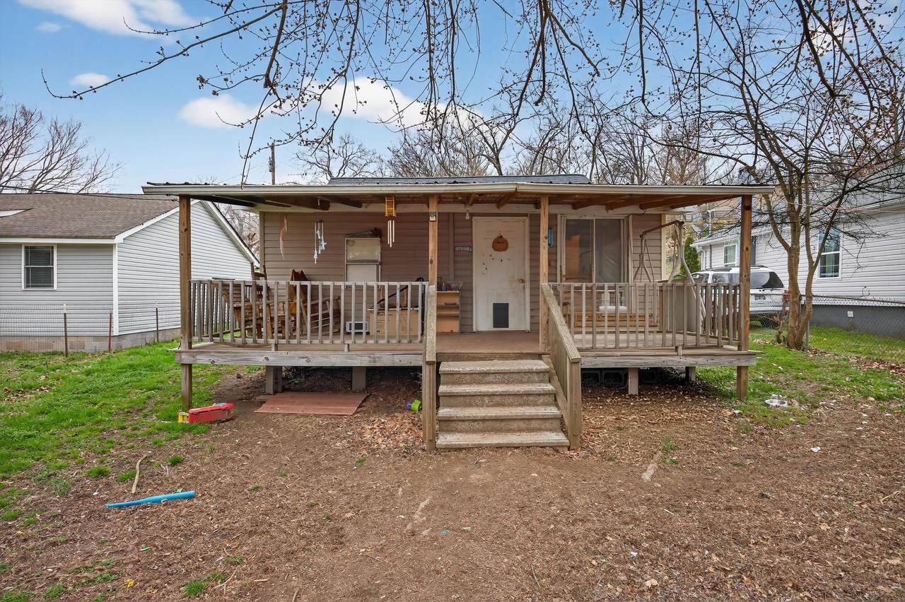 885 6th Street - Photo 1