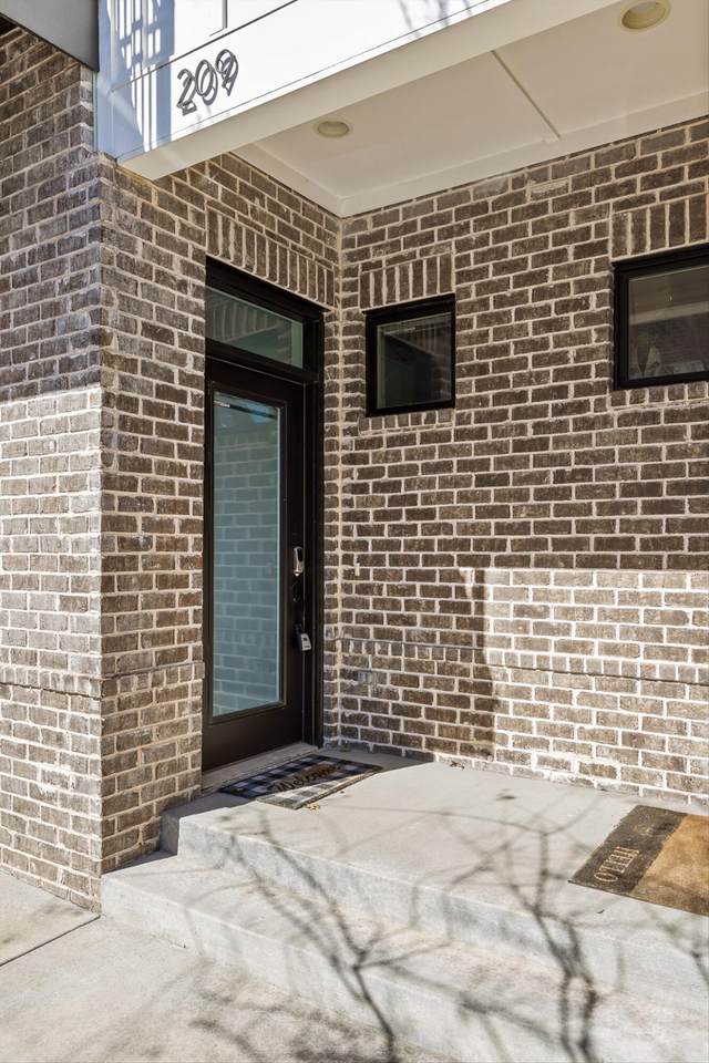 209 16th Street - Photo 1