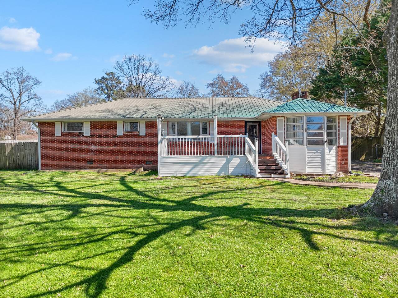 902 Lindsay Avenue - Photo 1