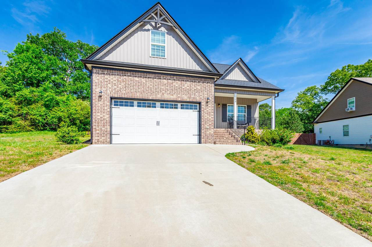 200 Eastview Cove Drive - Photo 1