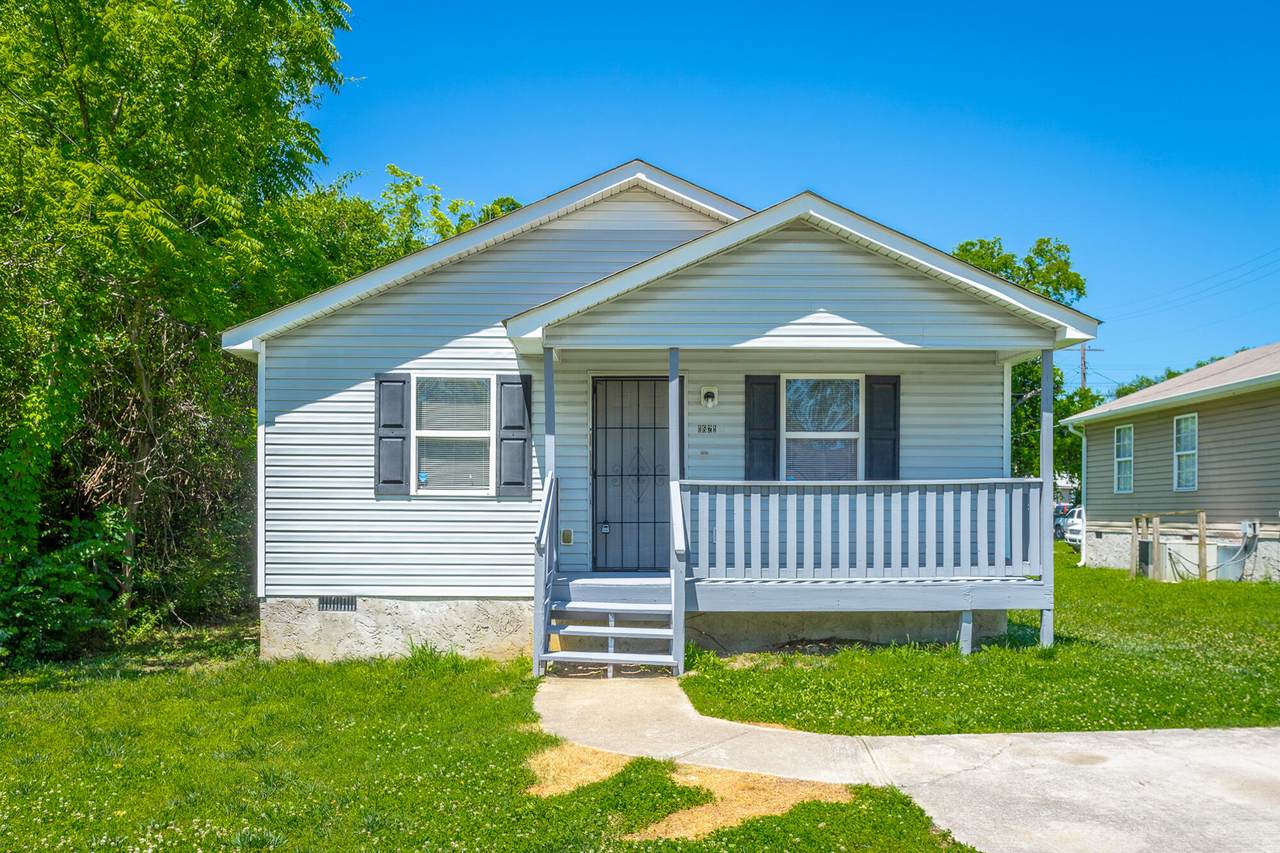 1621 Oak Street - Photo 1