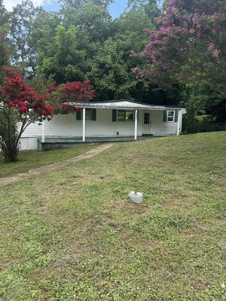 1432 Thrasher Pike - Photo 1