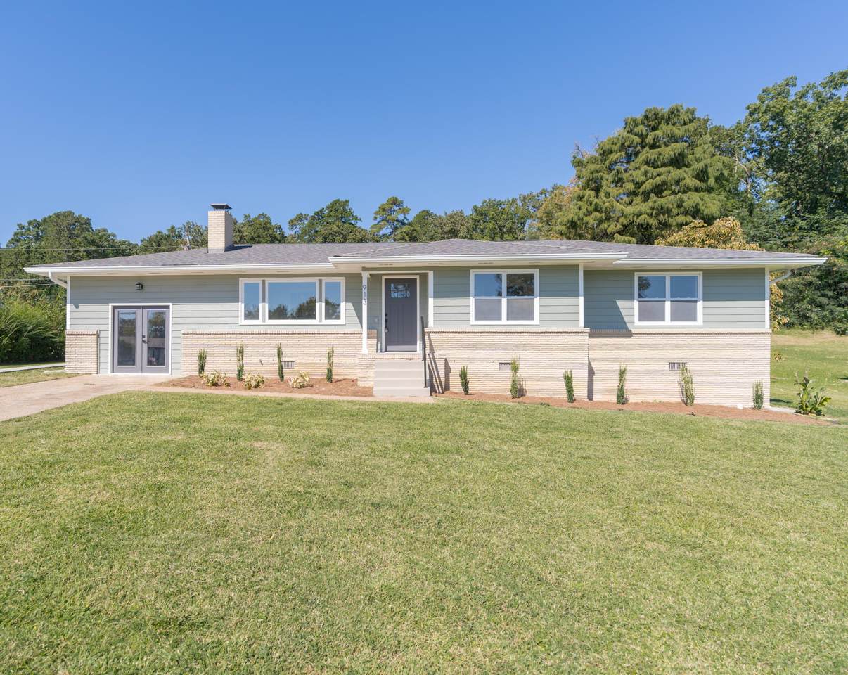 913 Woodmore Terrace - Photo 1