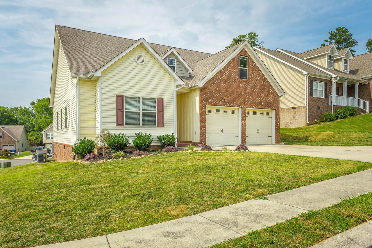 878 Windrush Loop - Photo 1