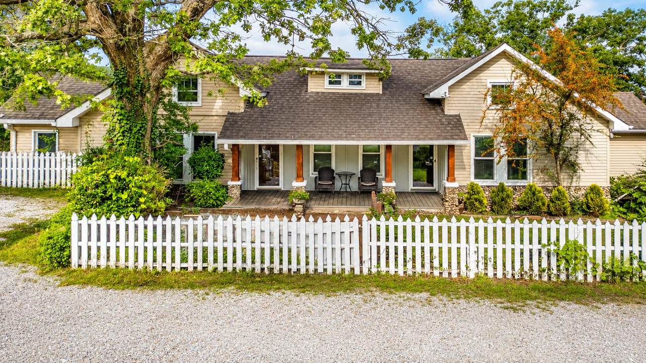 549 Crest Road - Photo 1
