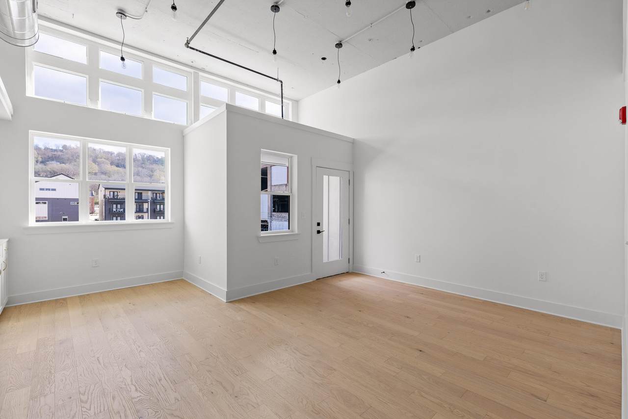 1800-32 Watkins Street - Photo 1
