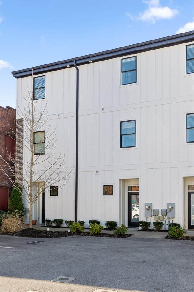 209 16th Street - Photo 1
