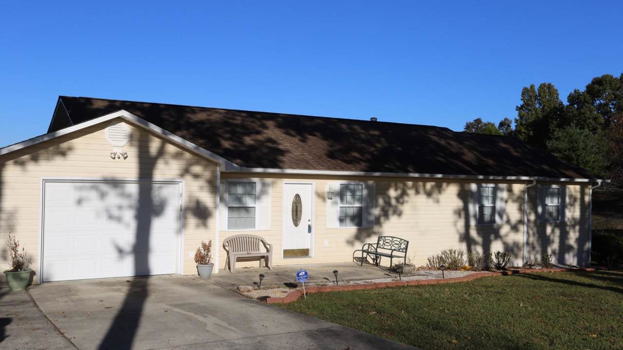 275 Lake Forest Dr - Photo 1