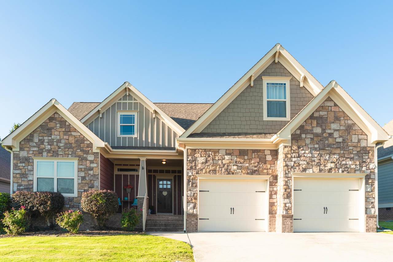 8253 Robertsview Dr - Photo 1