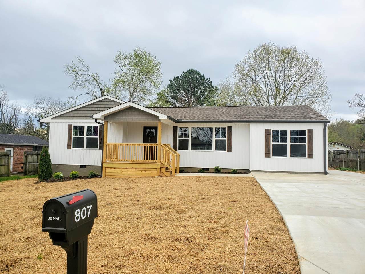 807 Forrest Rd - Photo 1