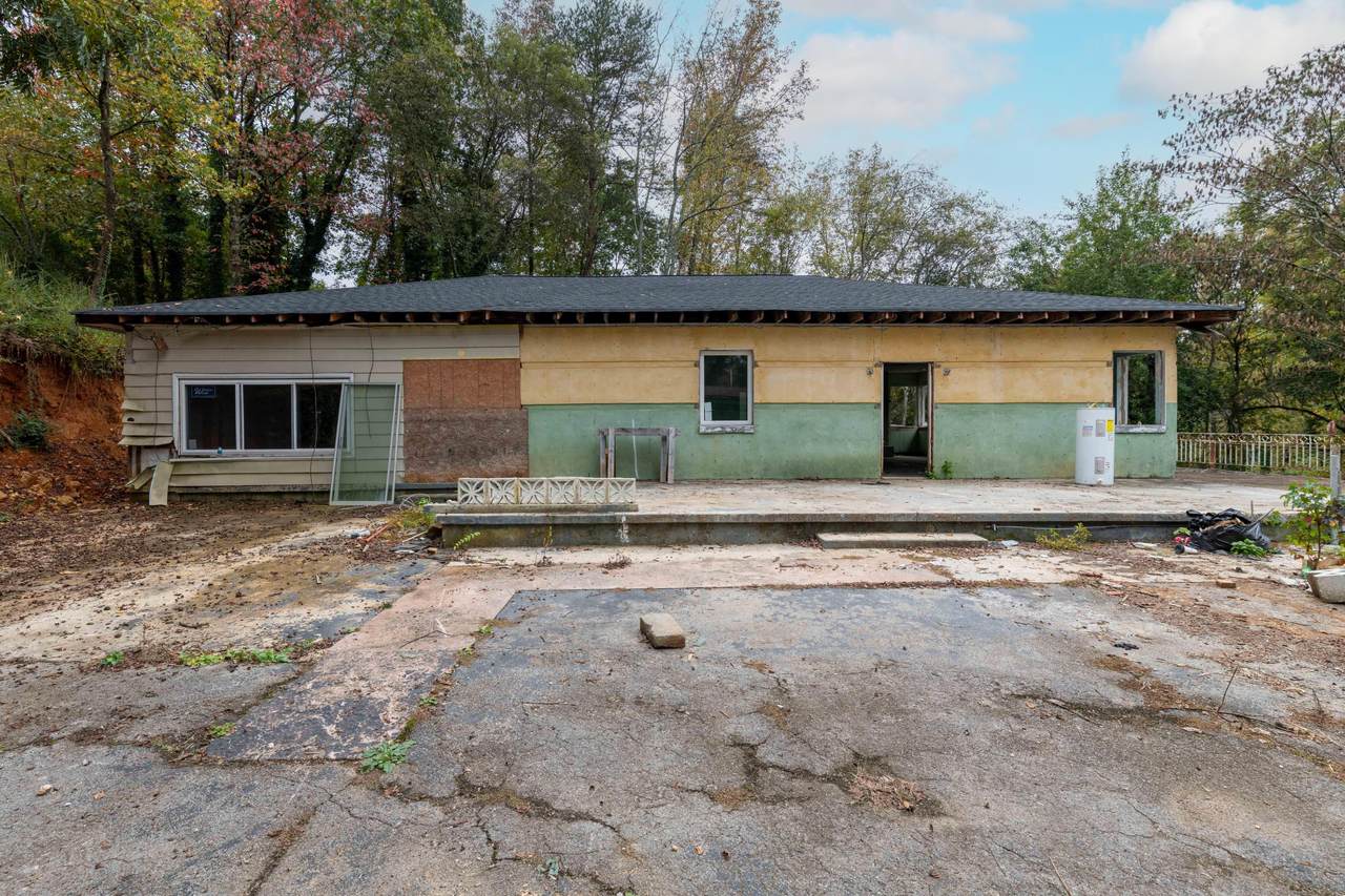 1738 Ashmore Ave - Photo 1
