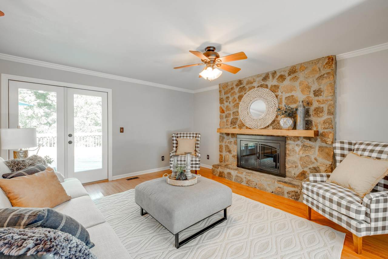 1827 Colonial Shores Dr - Photo 1