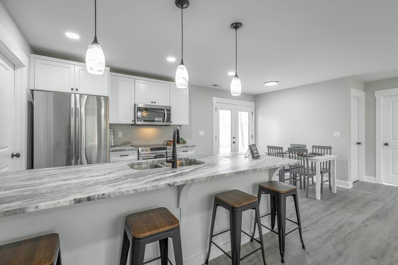 108 Flora St - Photo 1