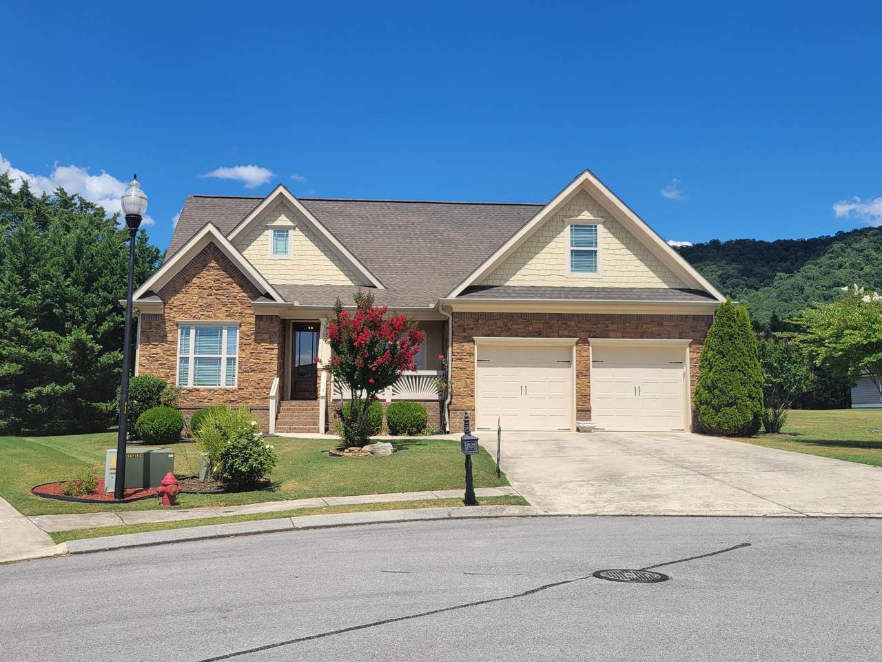 8263 Robertsview Drive - Photo 1