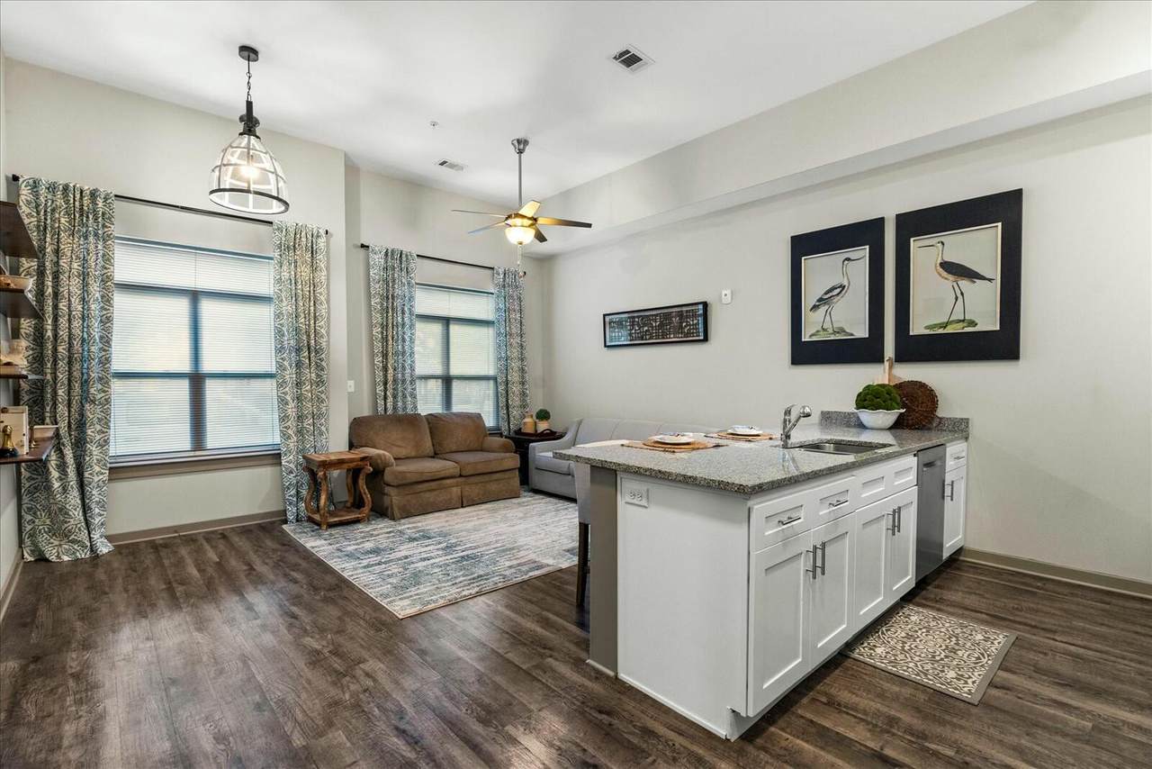 782-112 Riverfront Parkway - Photo 1