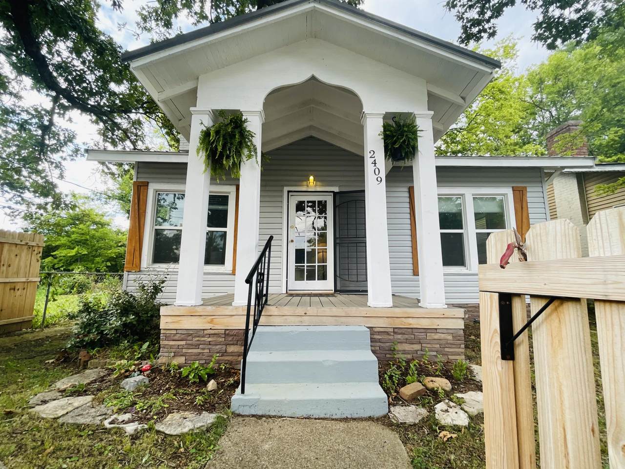 2409 Kirby Avenue - Photo 1