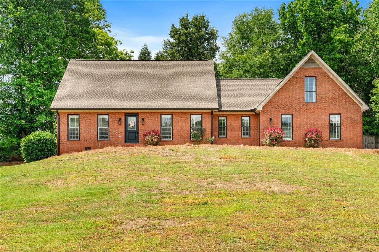 2654 Foxmore Circle - Photo 1