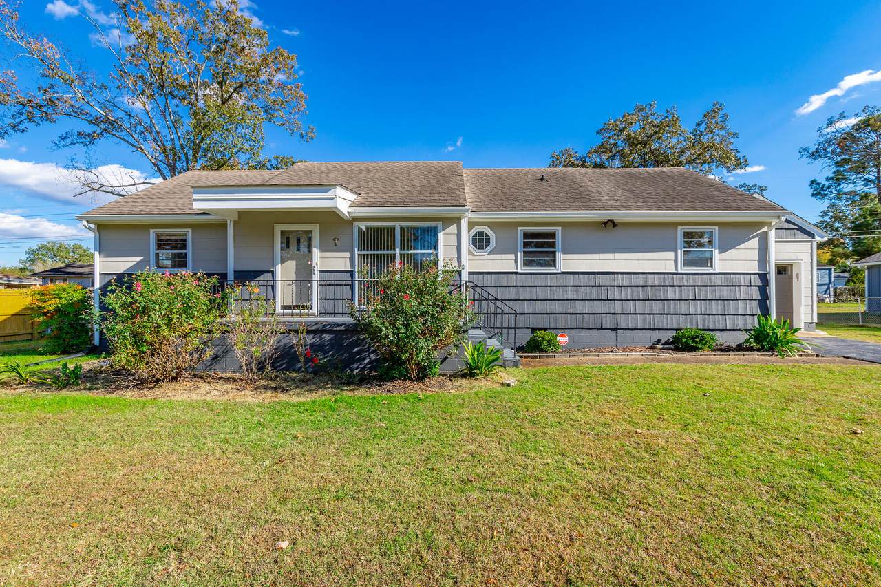 1048 Floyd Drive - Photo 1