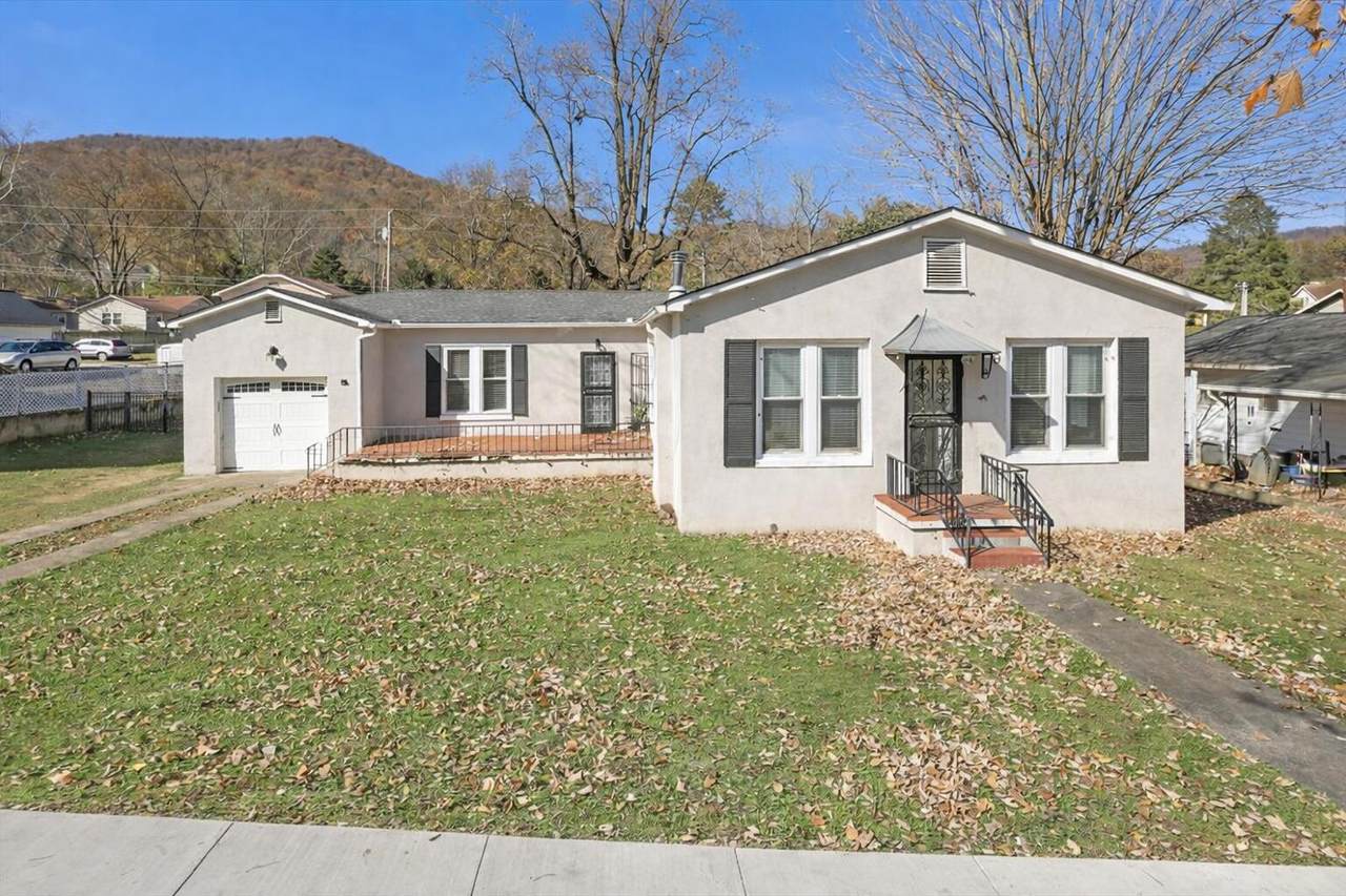 606 Holly Avenue - Photo 1