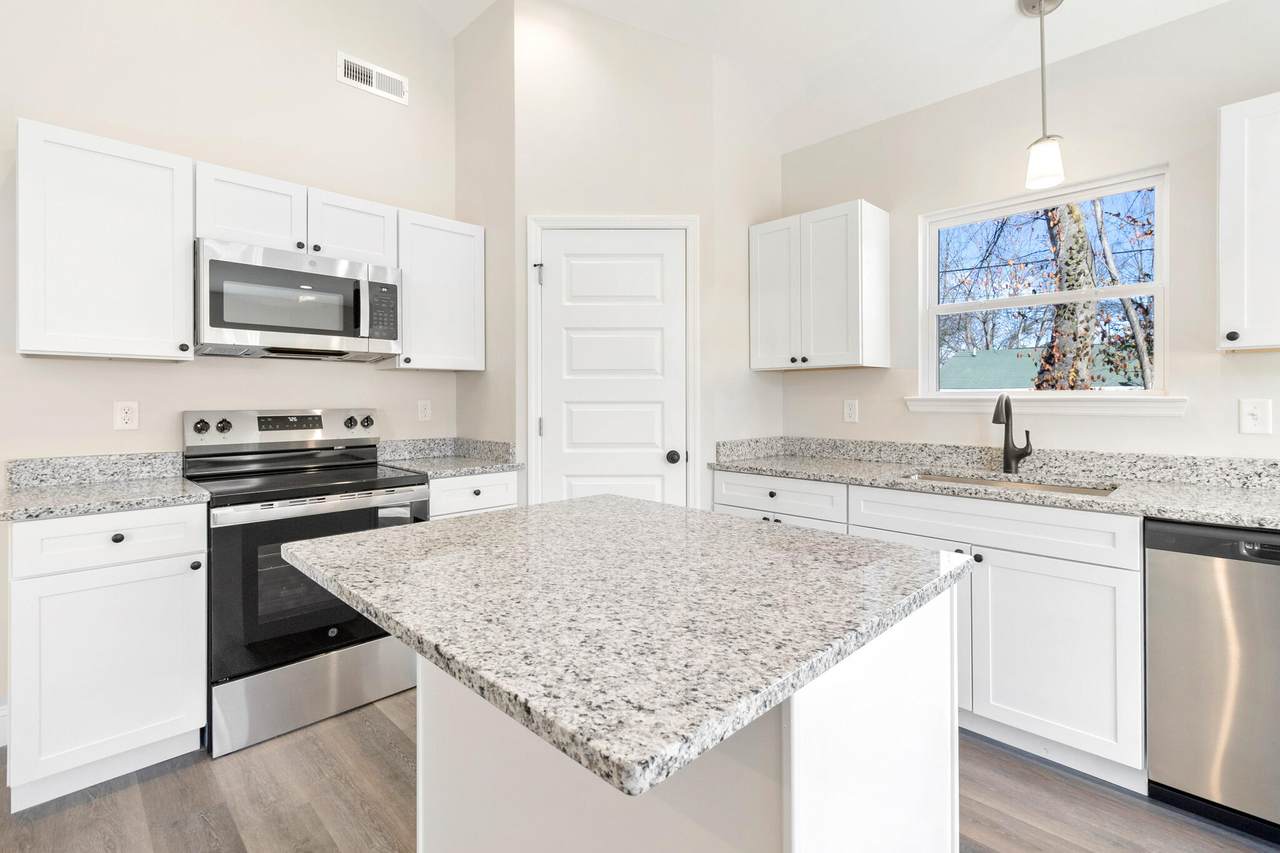 250 Lang Street - Photo 1