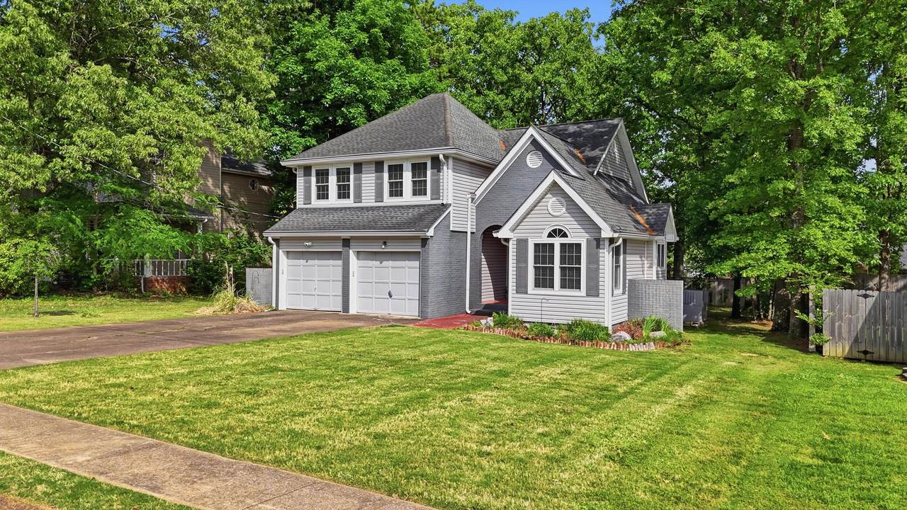2418 Charleston Square - Photo 1