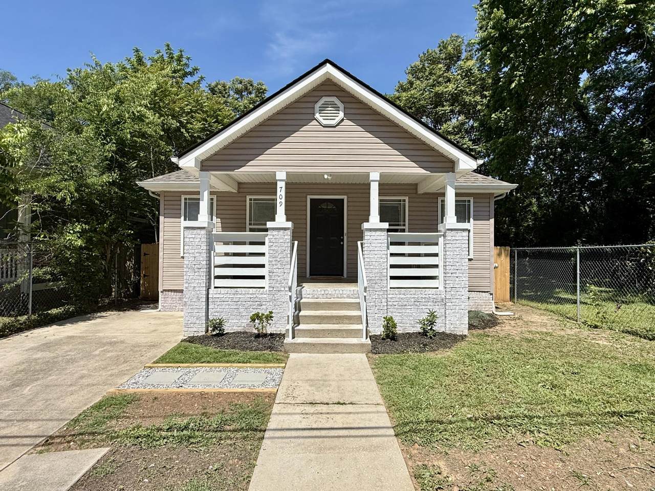 709 Holly Street - Photo 1