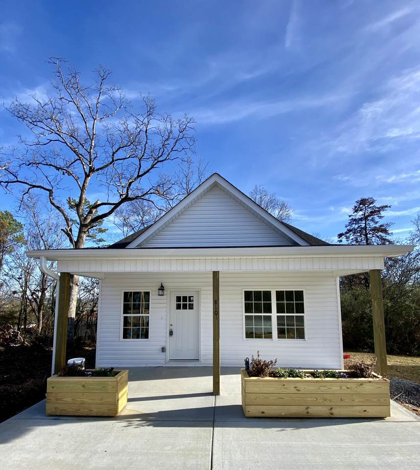 810 Aubrey Avenue - Photo 1