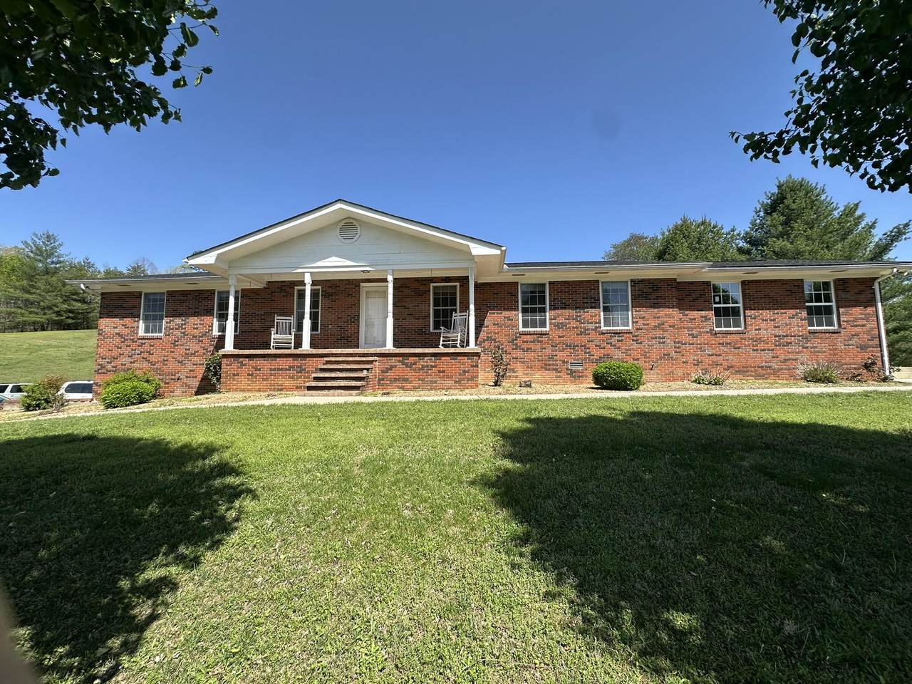 685 Lockhart Road - Photo 1