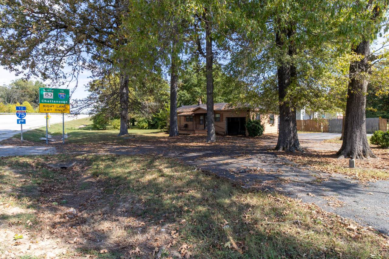 5945 Shaw Avenue - Photo 1