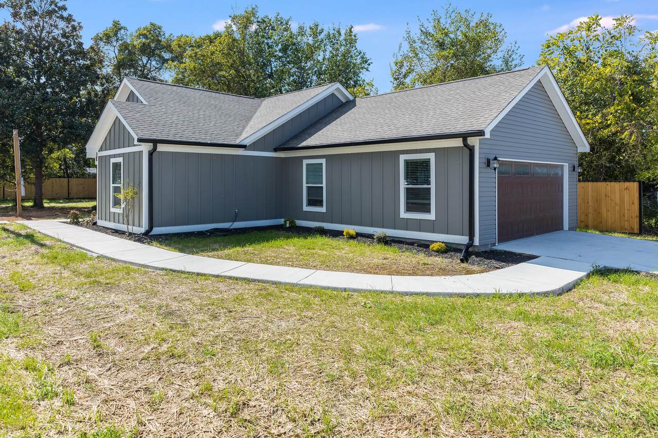 200 Oak Street - Photo 1