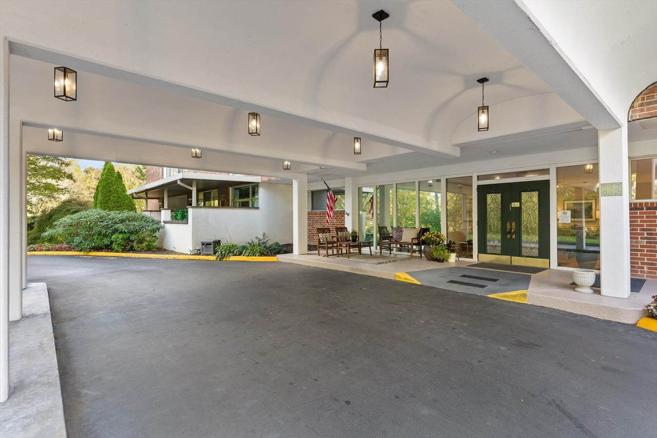 1414-305 Continental Drive - Photo 1