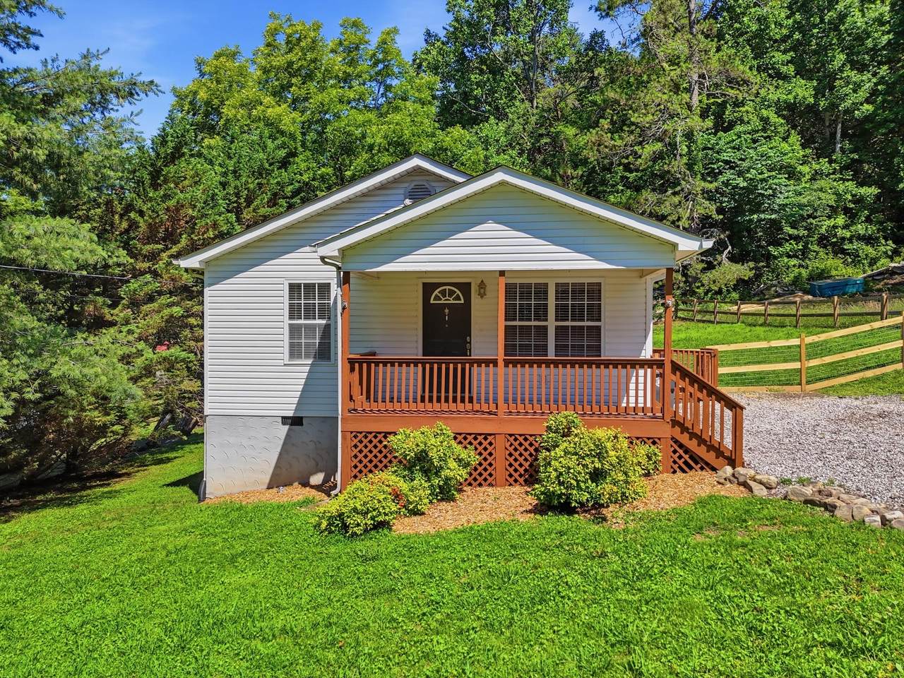 617 Bradley Avenue - Photo 1