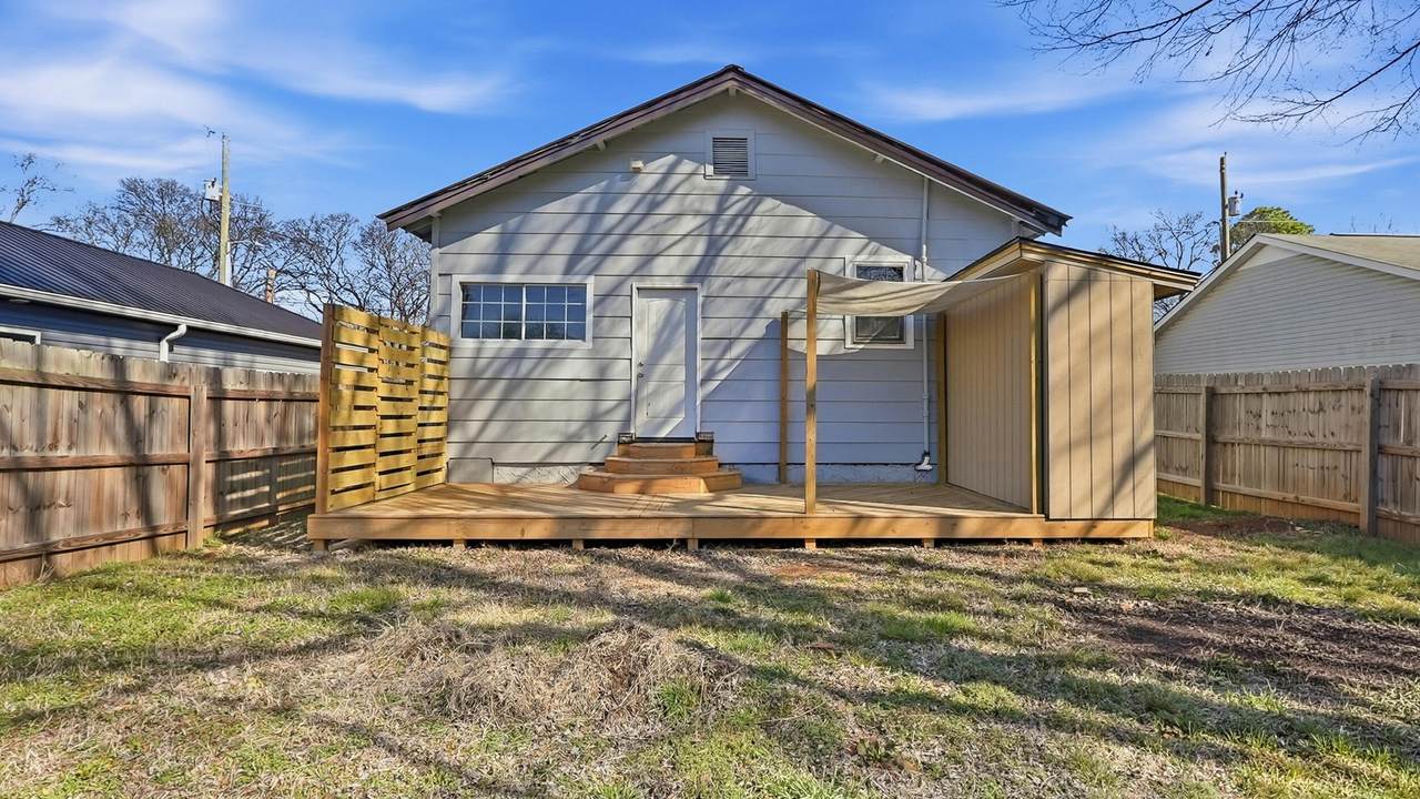 1712 Carson Avenue - Photo 1