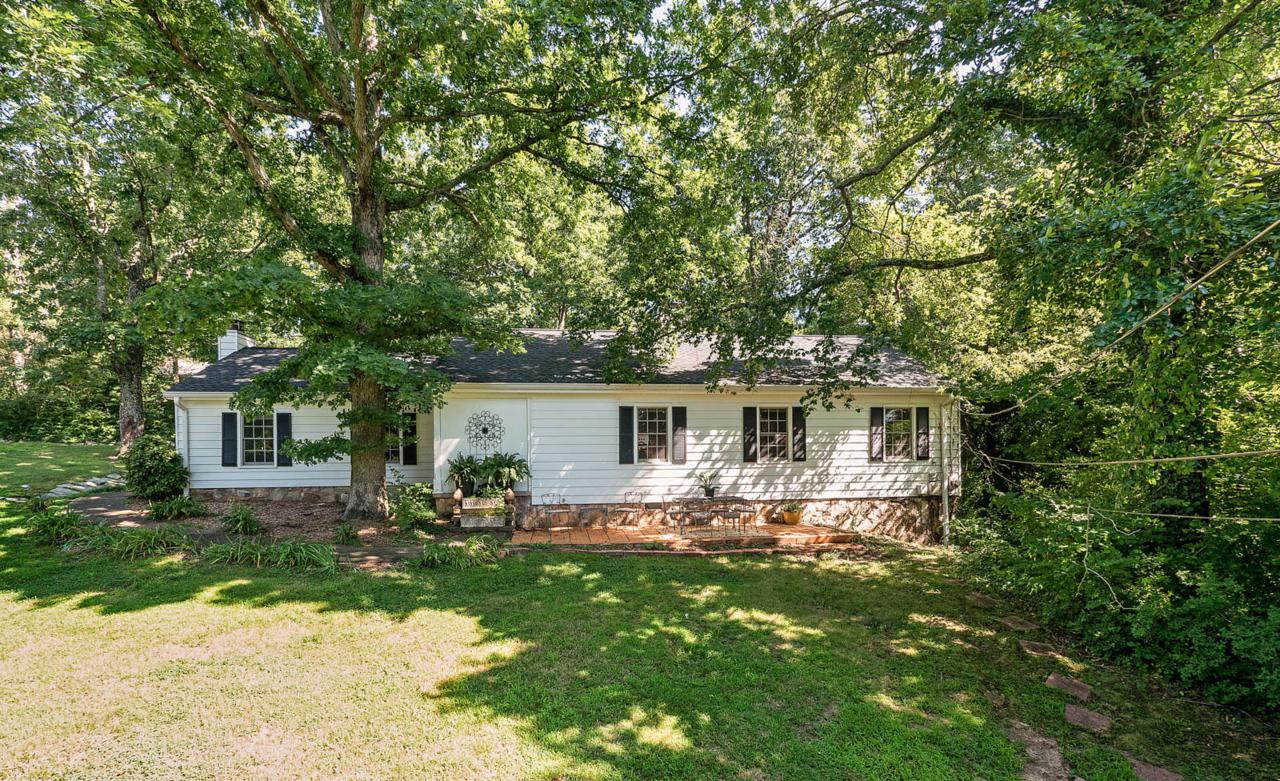 108 Whiteside St - Photo 1