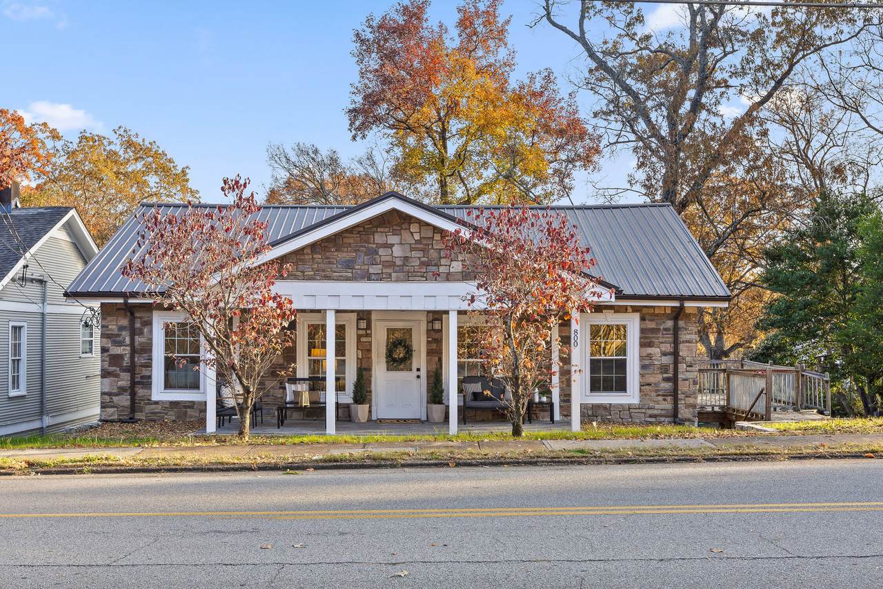 800 Barton Avenue - Photo 1
