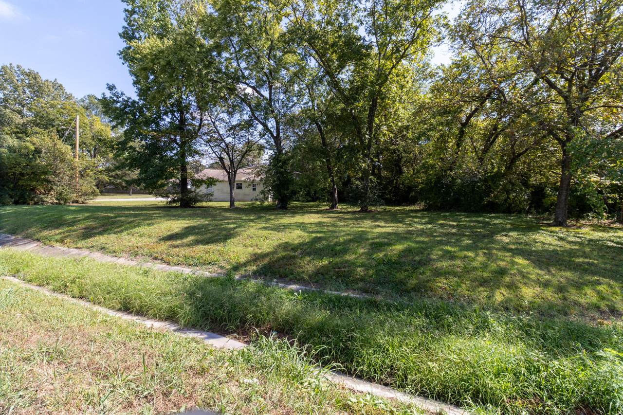 5945 Shaw Avenue - Photo 1