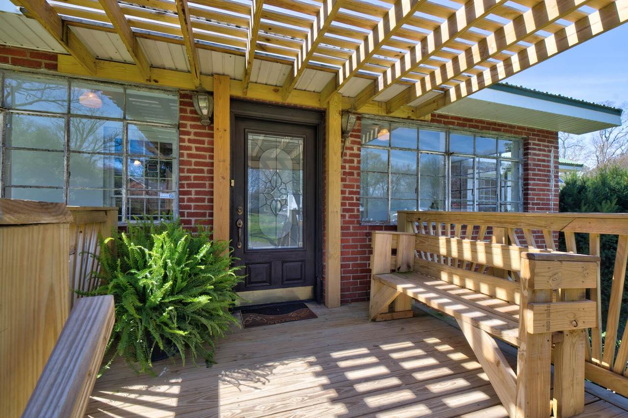 809 Oakwood Street - Photo 1