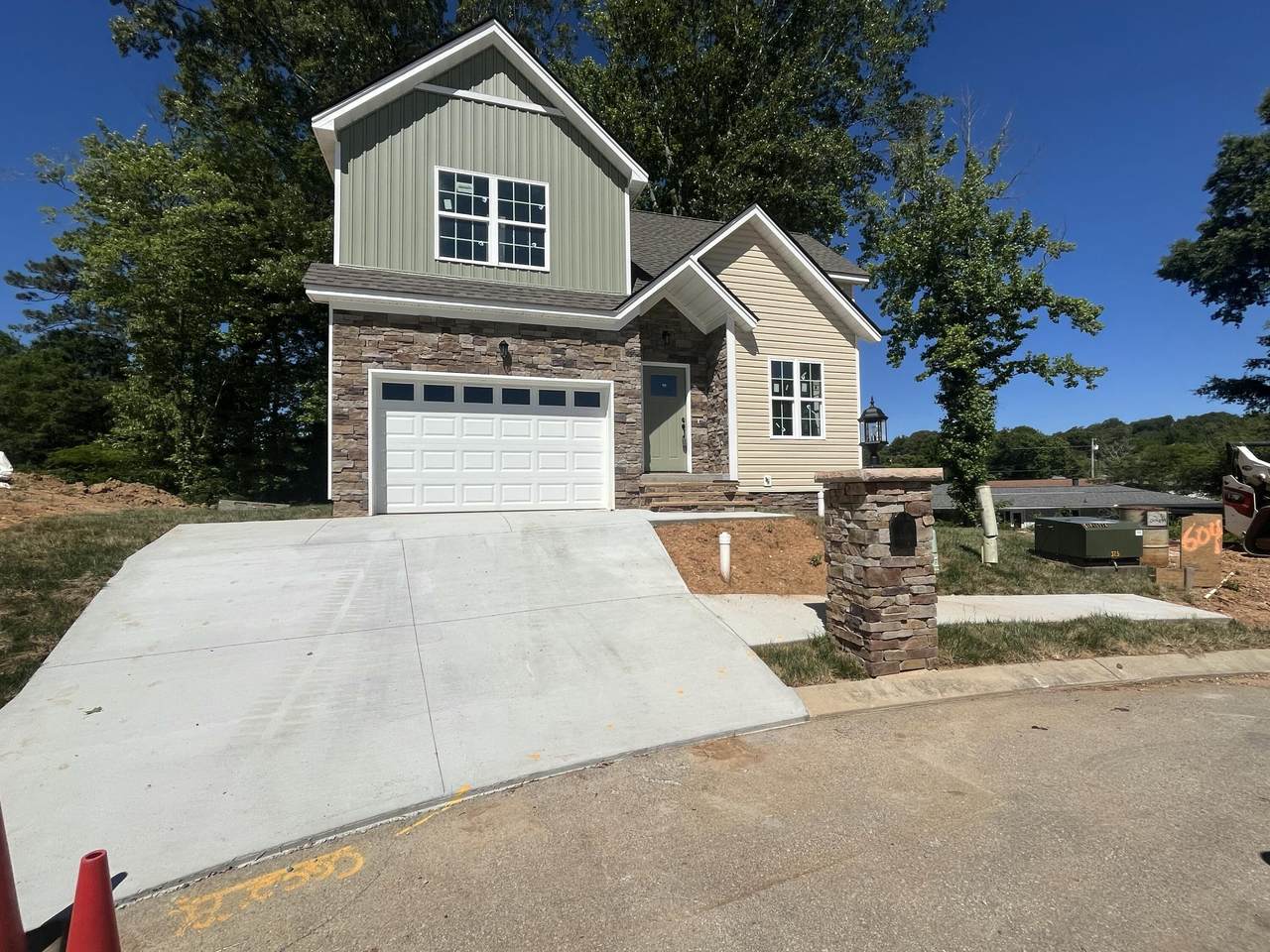 604 Harvey Lane - Photo 1