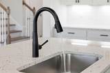 494-80 Winchester Drive - Photo 11