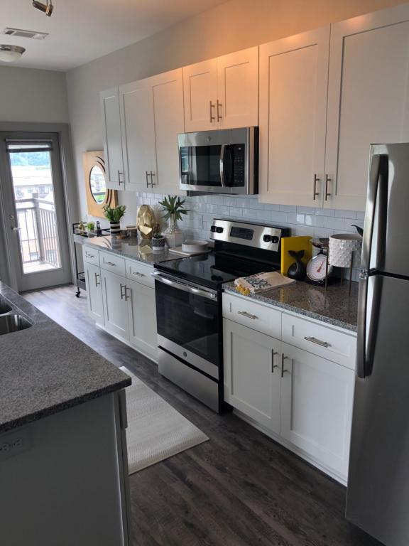 804 Riverfront Pkwy - Photo 1