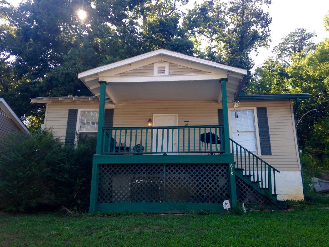 619 Snow St - Photo 1