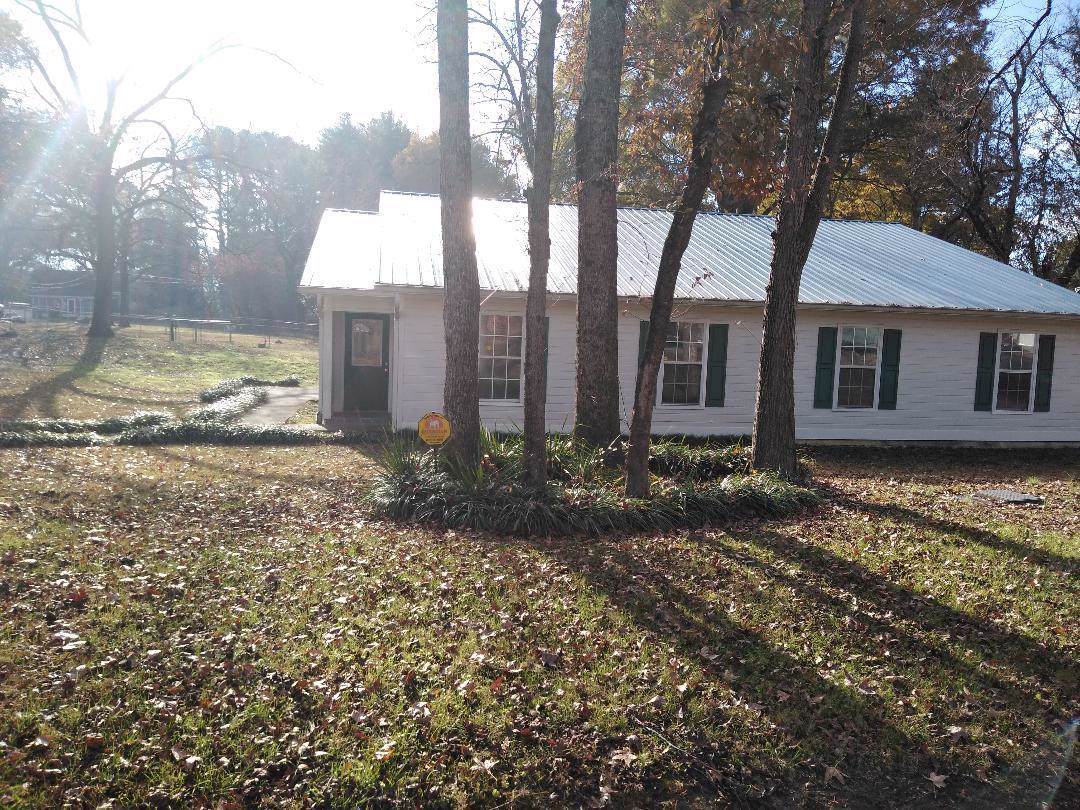 1105 Daugherty St - Photo 1