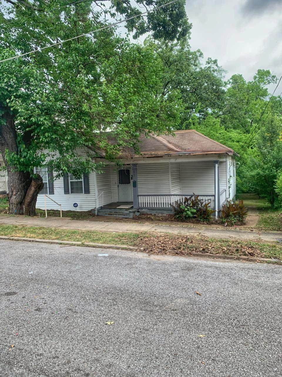1409 Chamberlain Ave - Photo 1