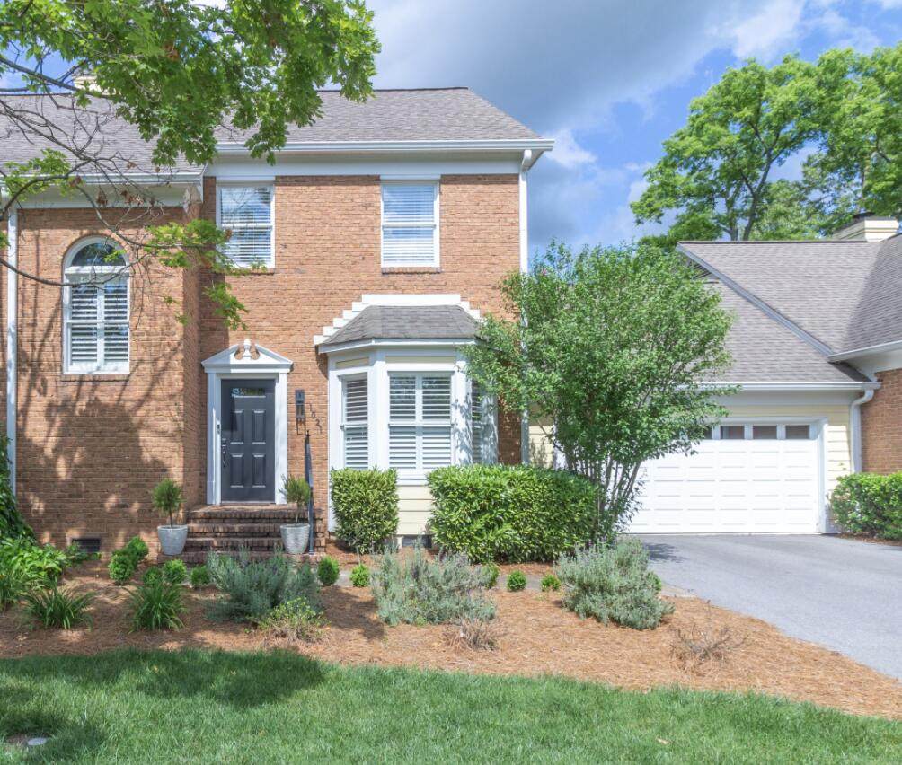 1021 Ariel Ln - Photo 1